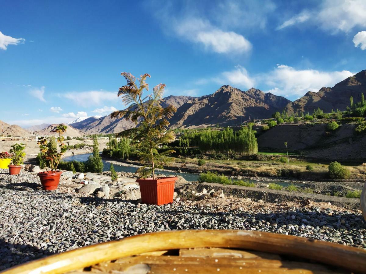 Neryok'S Indus View Hotel Chimre Екстериор снимка